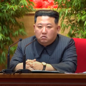 Kim Jong-un cảnh báo phương Tây phải đối mặt với ‘cuộc đối đầu hạt nhân toàn diện’ khi các cuộc tập trận chiến tranh của Mỹ đẩy căng thẳng đến ‘lằn ranh cực đỏ’