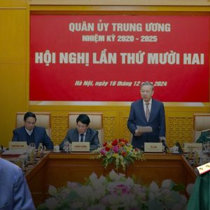 Nắm vũ lực mạnh hơn, vì sao Phan Văn Giang lại lép vế so với Tô Lâm?