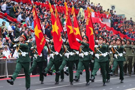HỌ ĐÂM TÀU, TA BẮN PHÁO HOA CHÀO MỪNG