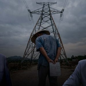 Cú Lừa Thiên Niên Kỷ: Khi EVN „Nuôi“ Khoản Lỗ Để Hút Cạn Hầu Bao Dân Tộc.