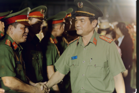 Phạt Dân Gấp 15 Lần Để Răn Đe: Cán Bộ Lạm Quyền Vẫn Yên Ổn Không Ai Đụng Đến!